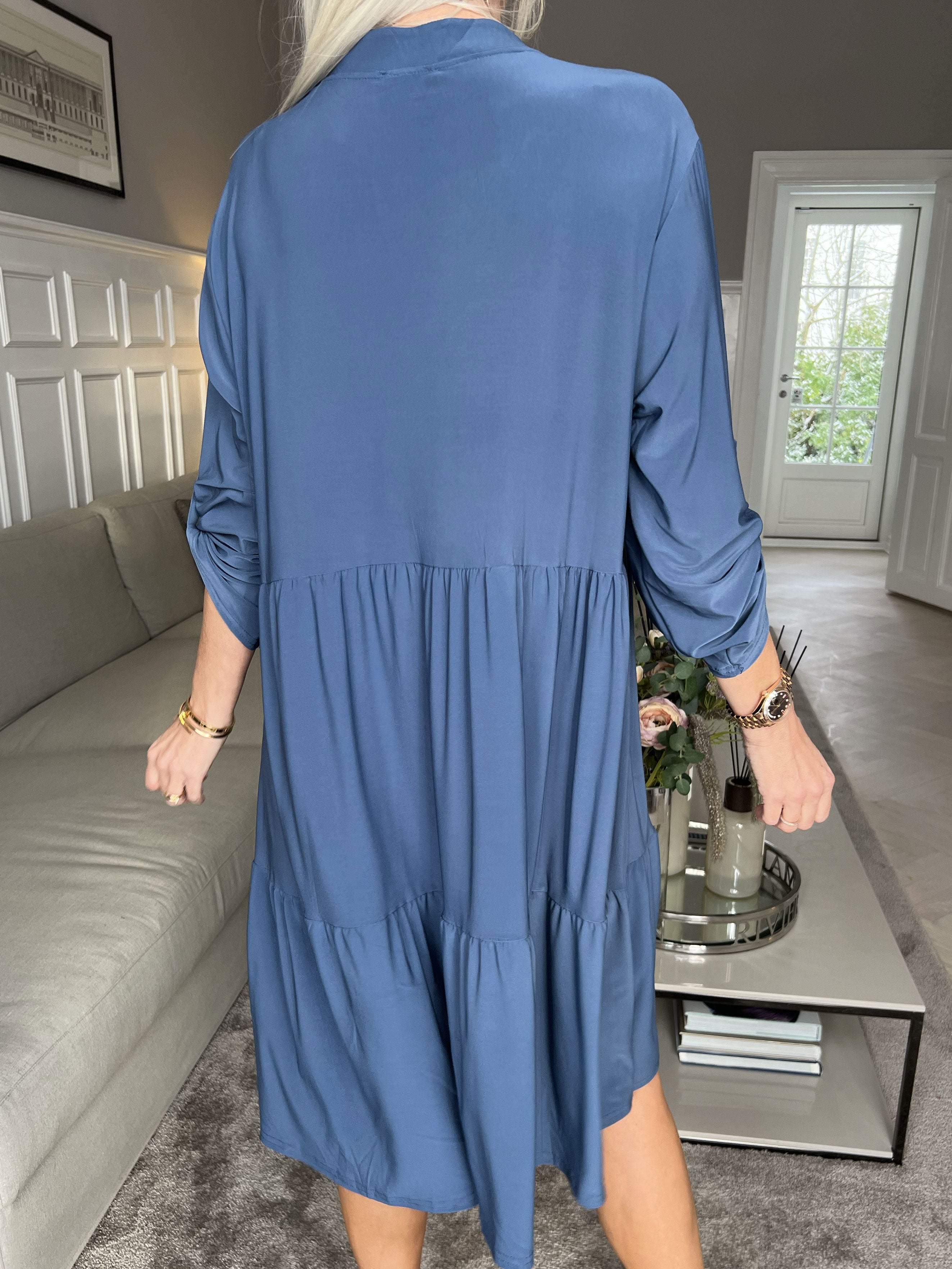 Milano Plain Midi - Enfärgad klänning med lager på lager look